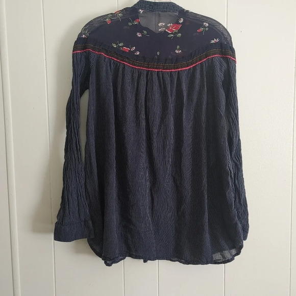 Free People Hearts & Colors Top Blouse Size XS Navy Blue - Picture 3 of 8
